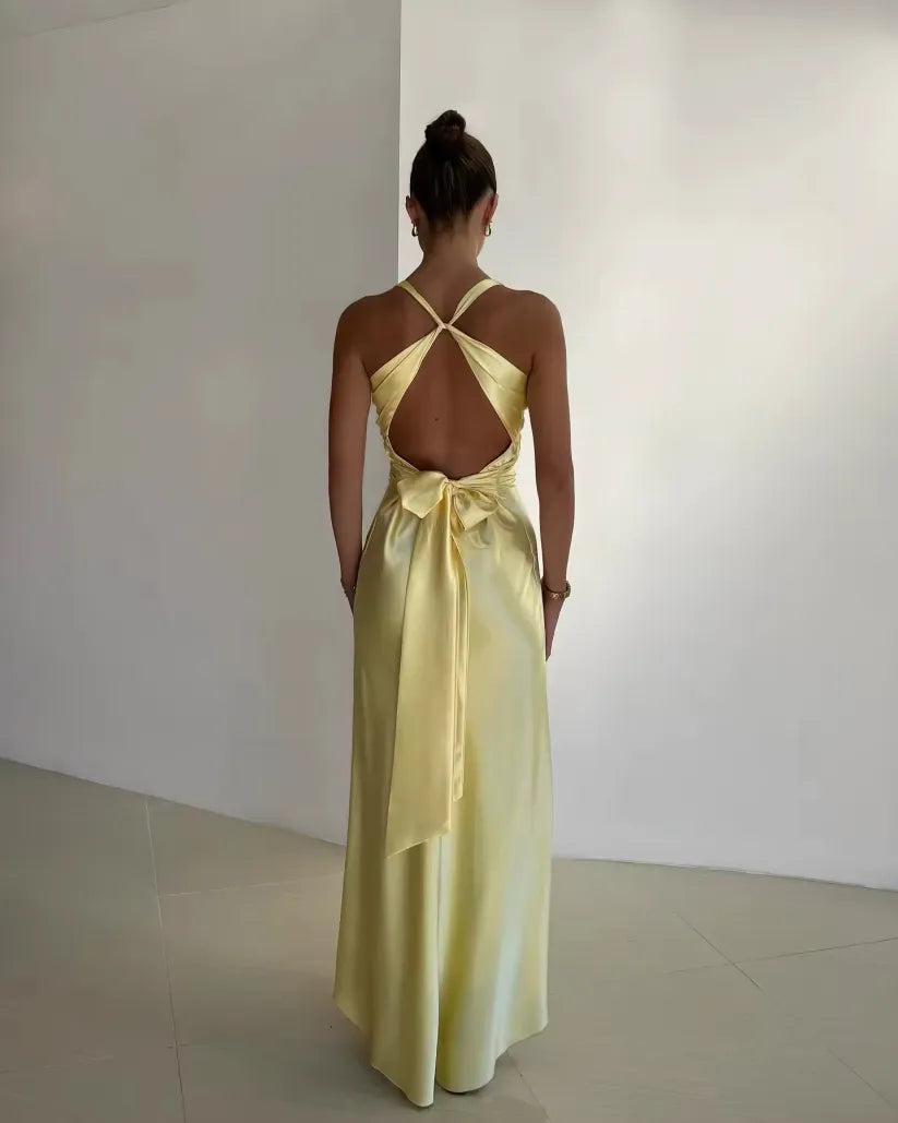Rosalyn - Maxi Sukienka z Satyny z Dekoltem w Serek i Kokardą na Plecach
