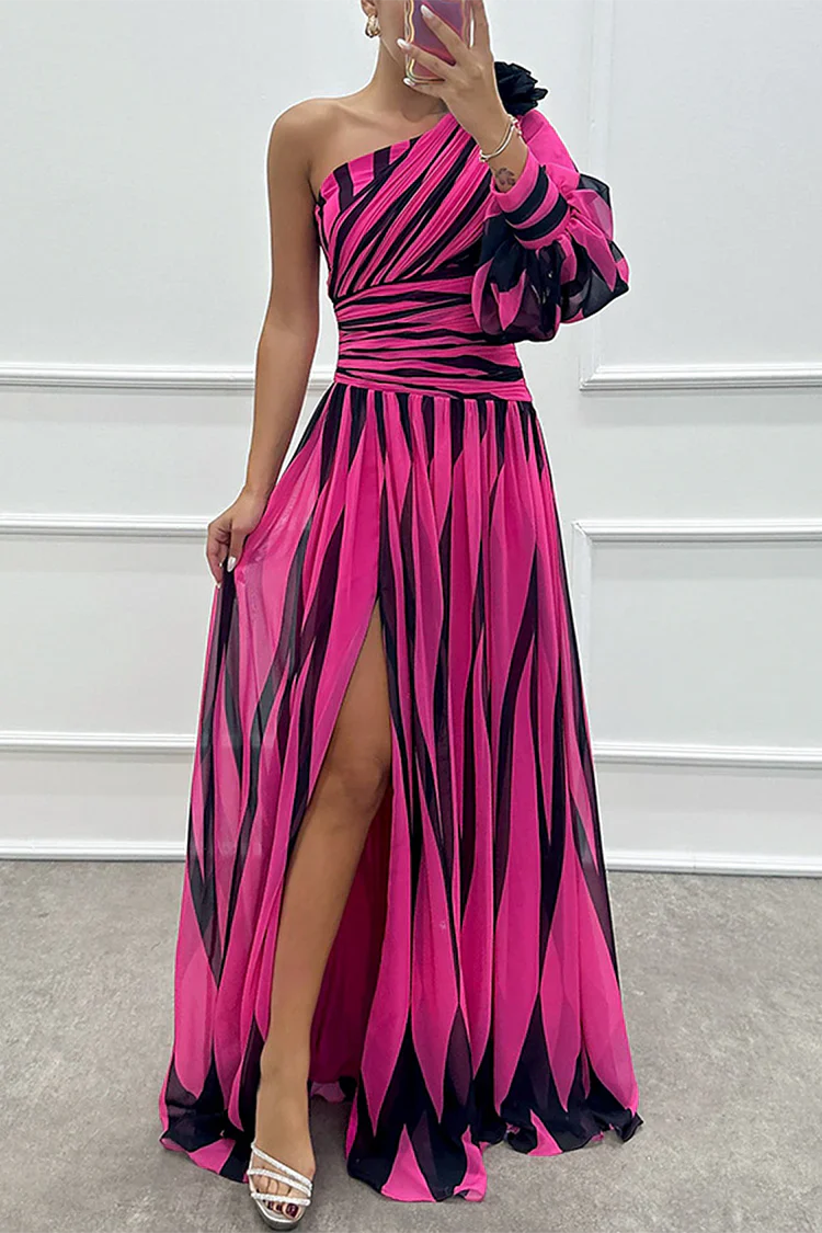Chloe – Elegancka Maxi Sukienka w Paski z Jednym Ramiączkiem