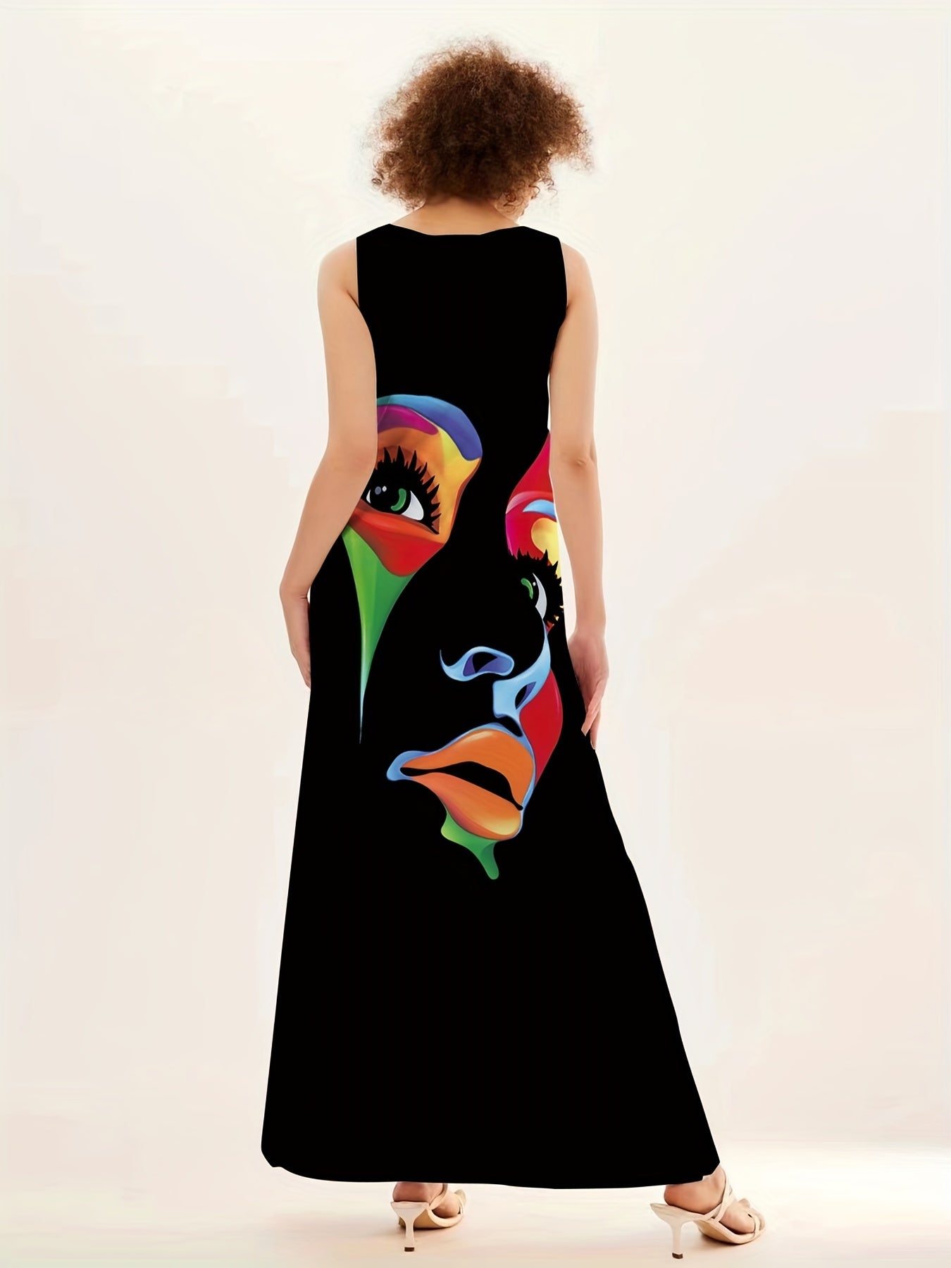 Honor - Elegancka Sukienka Maxi z Wzorem Maski