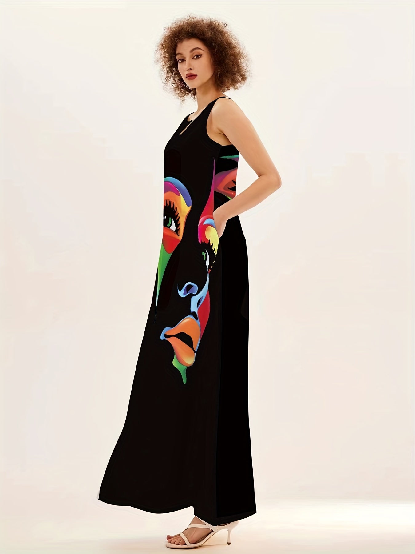 Honor - Elegancka Sukienka Maxi z Wzorem Maski