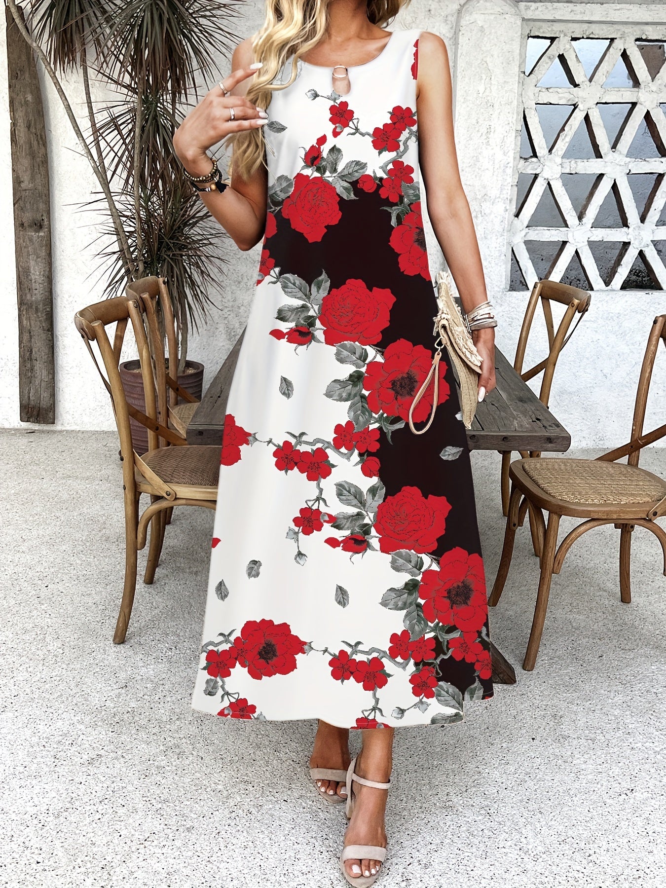 Indigo - Boho Chic Kwiatowa Sukienka Maxi z Dekoltem w Serek