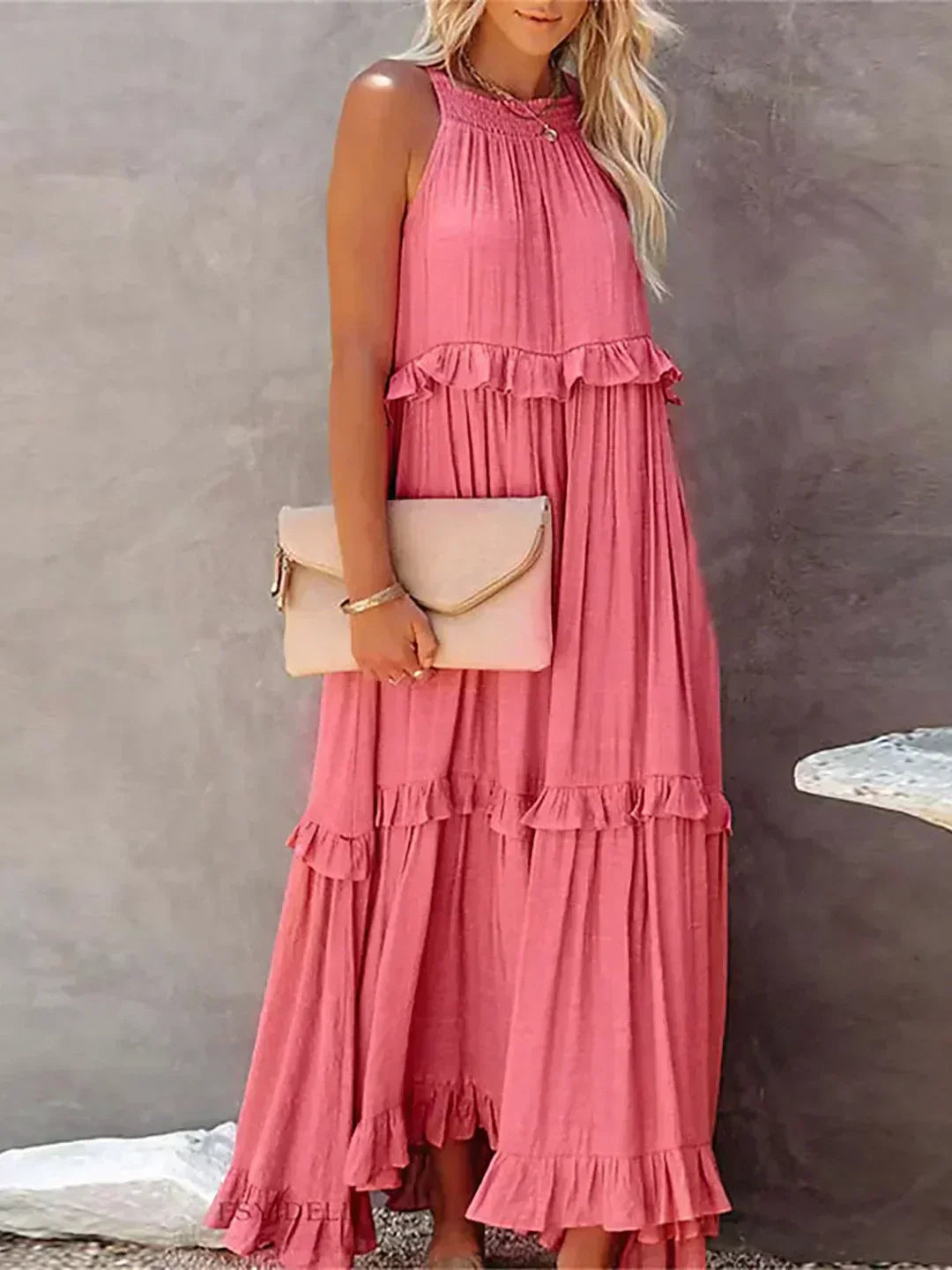 Delilah - Elegancka Sukienka z Halterem i Falbanką