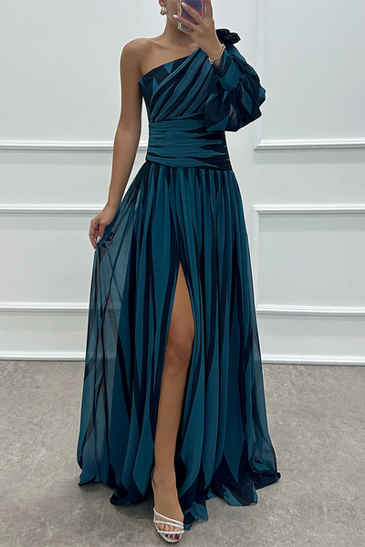 Chloe – Elegancka Maxi Sukienka w Paski z Jednym Ramiączkiem